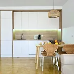 Amazing Ocean View With Heated Swimming Pool Apartman