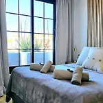 Amazing Ocean View With Heated Swimming Pool Apartman *