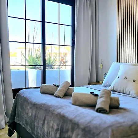 Amazing Ocean View With Heated Swimming Pool Apartment *