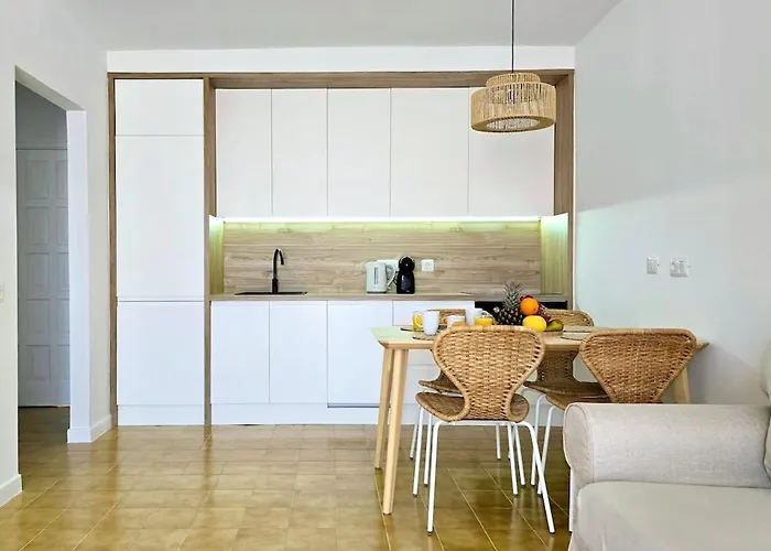 Amazing Ocean View With Heated Swimming Pool Apartment